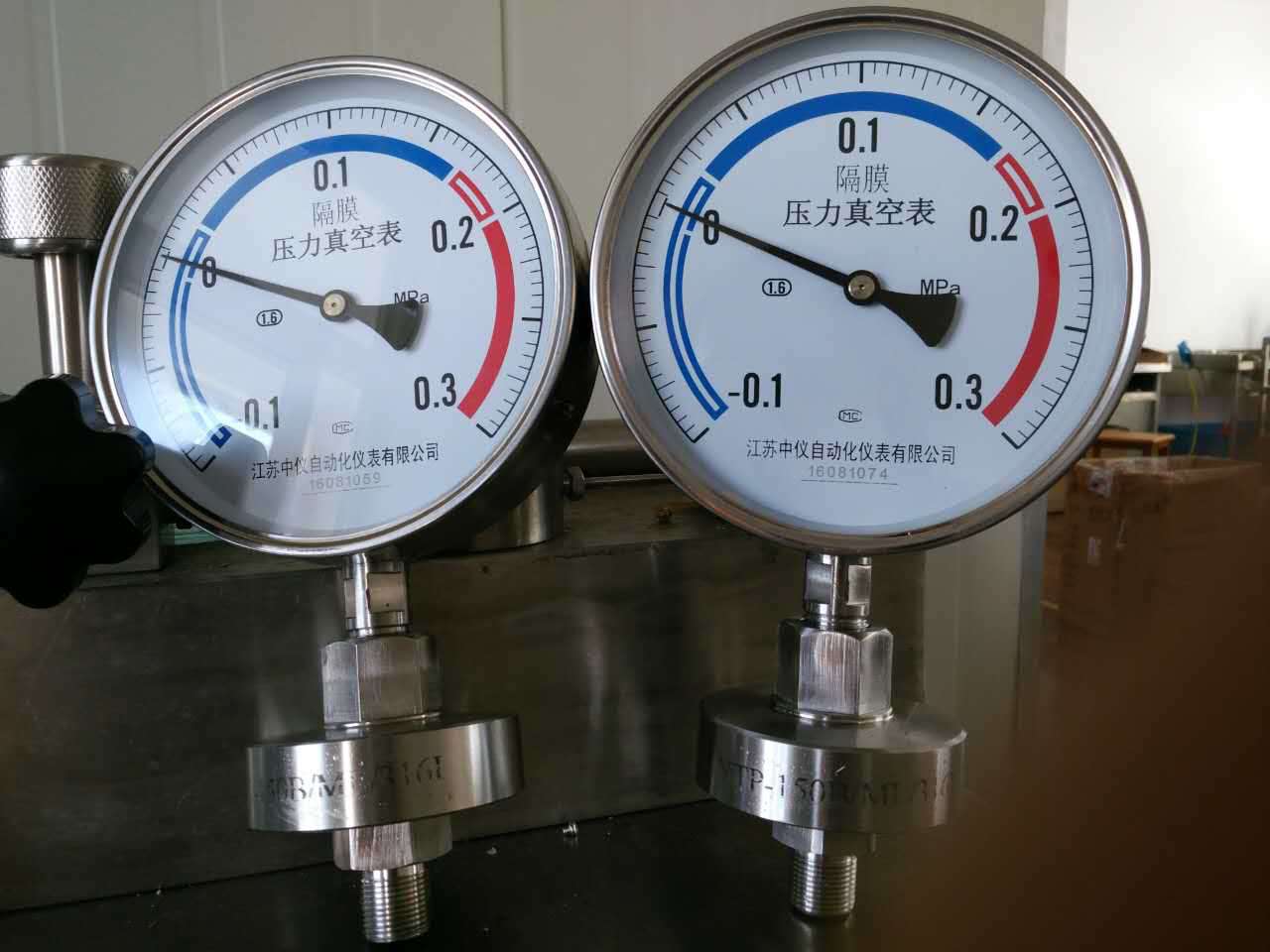 膜(mo)片壓力表選擇(zé)時要注意什麽(me)